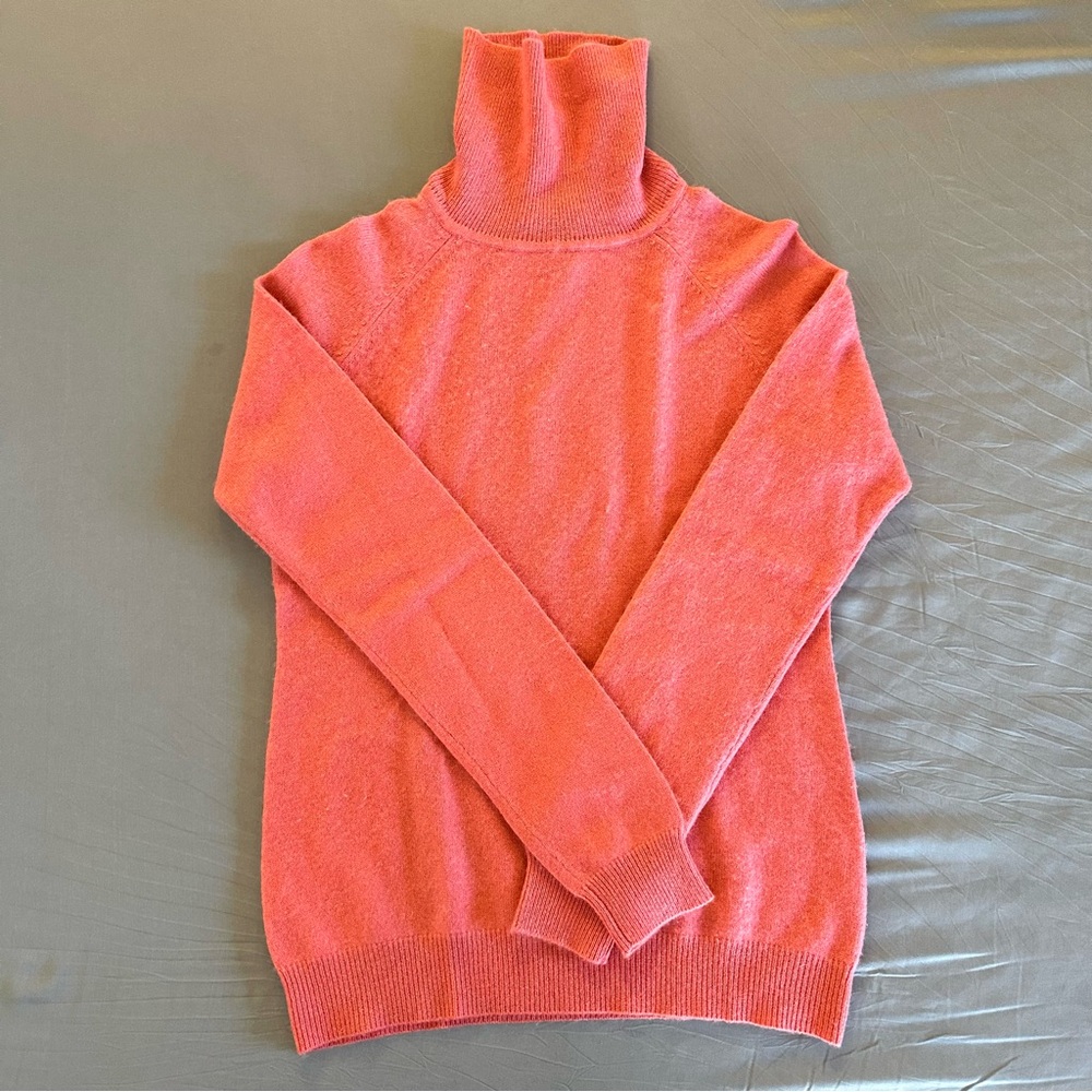 Preswick & Moore 100% Cashmere turtleneck sweater, Size Small, Salmon color, EUC